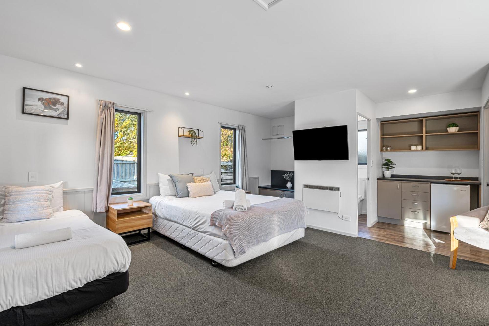 Tasman Holiday Parks - Te Anau Kültér fotó A typical studio apartment