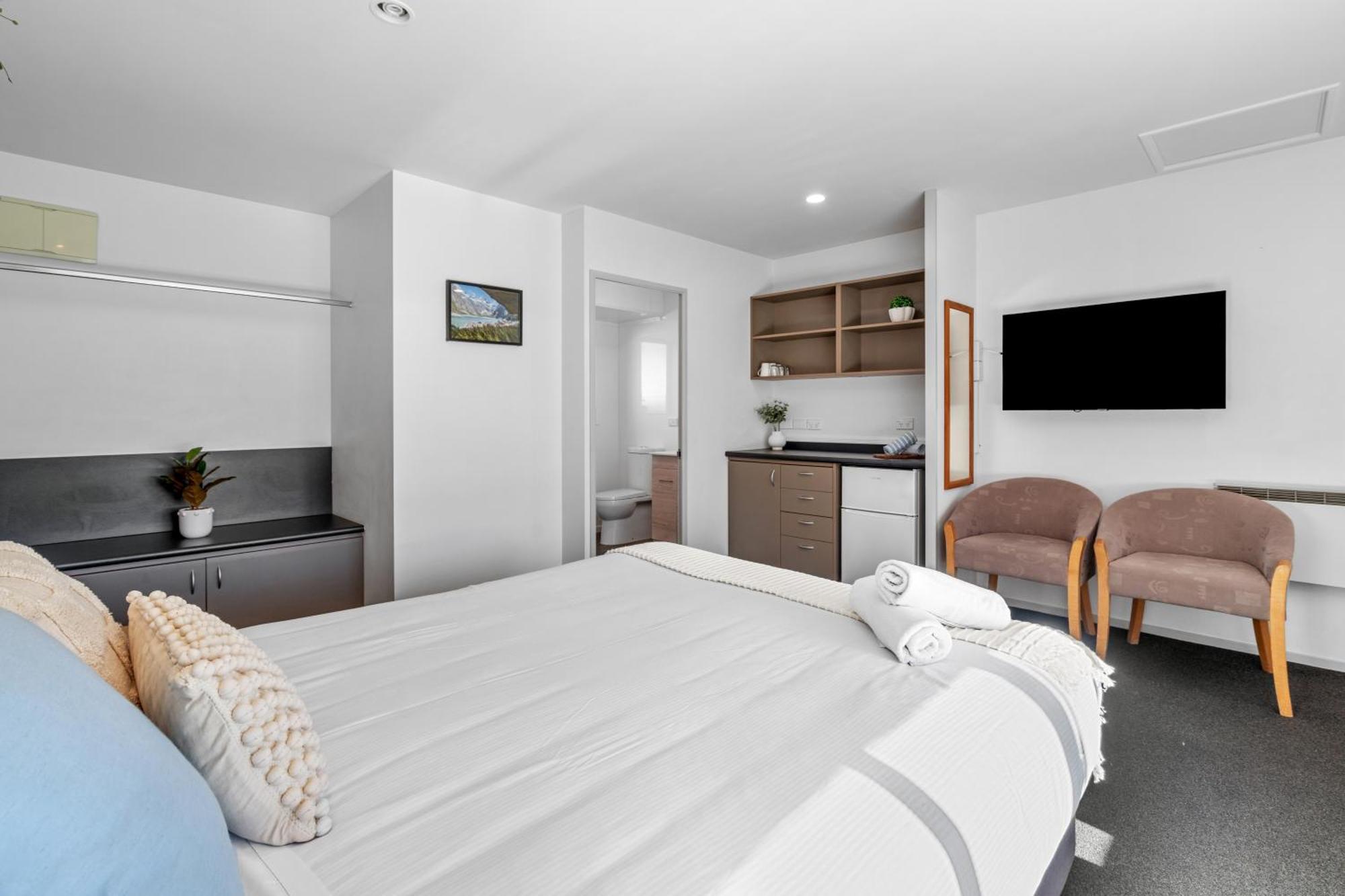 Tasman Holiday Parks - Te Anau Kültér fotó A typical studio apartment